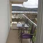 洛萨别墅酒店 *