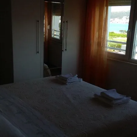 洛萨别墅酒店 公寓 特罗吉尔