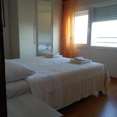 洛萨别墅酒店 *